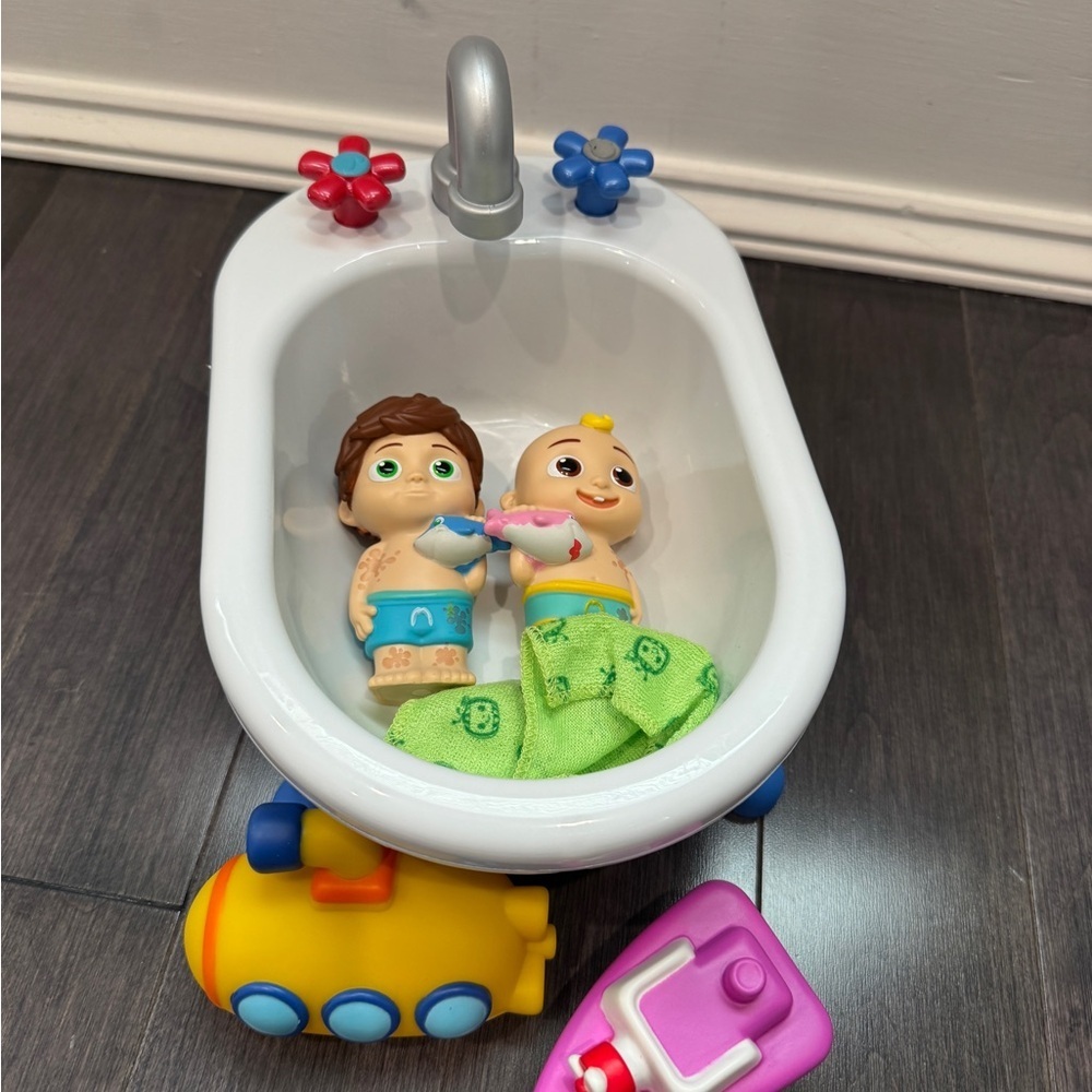 NWOT Cocomelon JJ Tom Tom Electronic Water Activated Bathtime Playset Toys - Picture 2 of 11